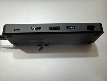 Dockcase 10 合 1 集线器探索版背面 I/O