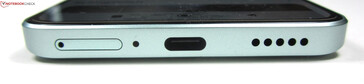 底部双 SIM 卡插槽、麦克风、USB-C 2.0、扬声器