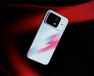 Honor Win 2 配备双风扇散热系统。图为:该手机的背部设计。