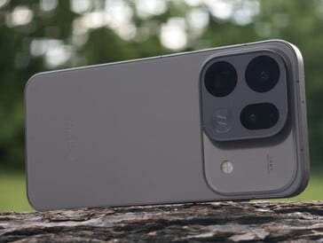测试中的 Oppo Find X9s Pro