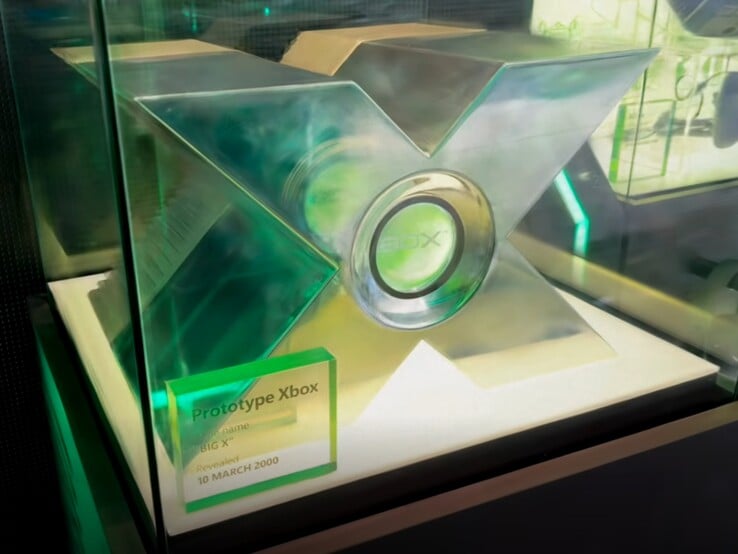 最初的 Xbox 原型 "Big-X"。(图片来源：Macho Nacho Productions via YouTube）