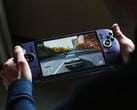 新款微星Claw 8 EX AI+采用了更精致、更符合人体工程学的设计。