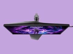 图片展示了AOC AG276UZ游戏显示器,背景为紫色。这款游戏显示器采用极具游戏风格的设计,背面还配备了RGB灯效。