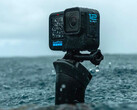 Hero 12 Black 具有标准的三脚架螺纹和 GoPro 的折叠手指。(图片来源：Garmin）