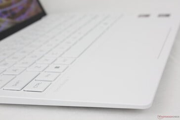 有冰川银和陶瓷白两种颜色可供选择