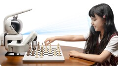 SenseRobot 推出具有 2,900 ELO 的人工智能国际象棋机器人，帮助儿童在真实棋盘上磨练战术。(图片来源：SenseRobot）
