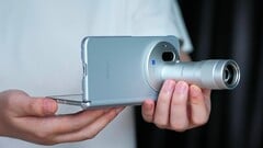 如图所示，配备蔡司增距镜的vivo X Fold 6将推出四种配色。在最新发布的宣传视频中，该机型接受了耐用性测试。