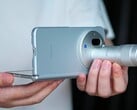 如图所示,配备蔡司增距镜的vivo X Fold 6将推出四种配色。在最新发布的宣传视频中,该机型接受了耐用性测试。