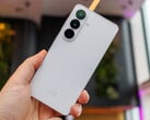 Galaxy S26的摄像头布局，据传S27系列（Ultra型号除外）将沿用该设计