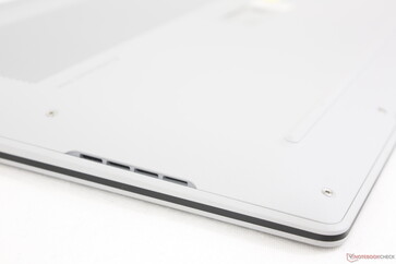 圆边和圆角,带向下发射扬声器格栅