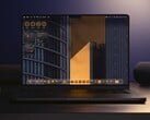 定制的 macOS 桌面界面，显示 Liquid Glass 设计元素、更新的 Dock 和重新设计的 widget。(图片来源：Apple)