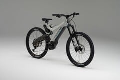 本田 e-MTB 概念电动自行车的车架与众不同，带有摆臂。