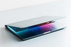 有关首款配备触摸屏的 MacBook 的证据越来越多。