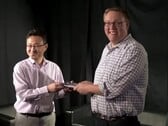 吉田修平是2013年那对曾因Xbox One限制游戏共享功能而调侃Xbox的二人组中的一员。