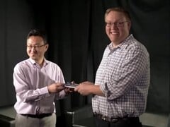吉田修平是2013年那对曾因Xbox One限制游戏共享功能而调侃Xbox的二人组中的一员。