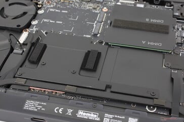 蒸发腔冷却器的铜含量高于以往的设计（适用于 RTX 5070 Ti 或更高版本的 SKU）