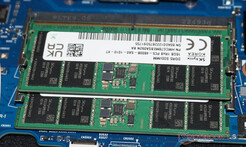 两个RAM插槽，这里已经被最大的32GB所占据。