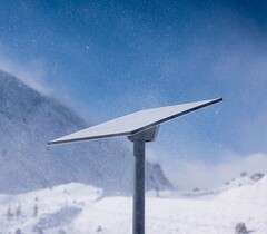 雪地中的 Starlink 接收机（图片来源：SpaceX）