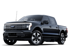图：白色背景下的福特 F-150Lightning 。(图片来源：福特）