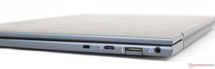 右边。纳米锁插槽，USB-C 4 w/ Thunderbolt 4 + DisplayPort 1.4 + Power Delivery，USB-A 5 Gbps，3.5毫米耳机