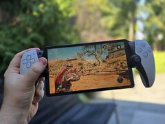 PlayStation Portal 是索尼目前 PlayStation 阵容中唯一的掌上设备，但它不能原生玩游戏。(图片来源：Unsplash，已编辑）
