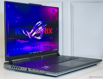 华硕 ROG Strix Scar 16 (2024)