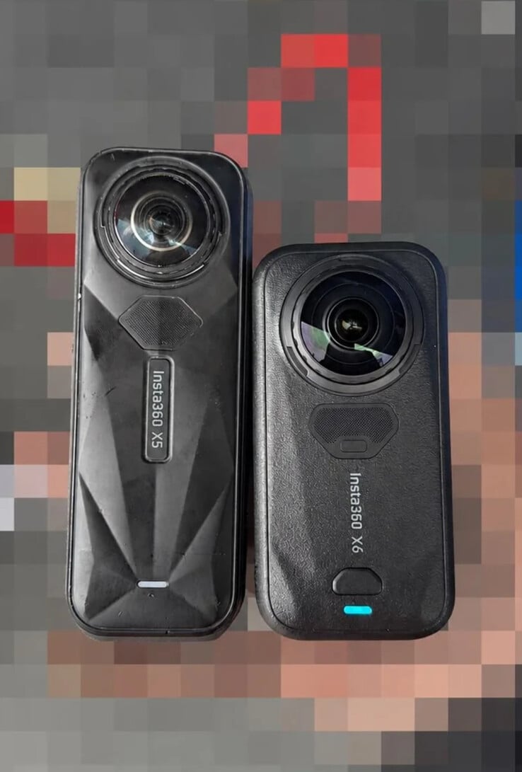 从左至右依次为 Insta360 X5 和 Insta360 X6。