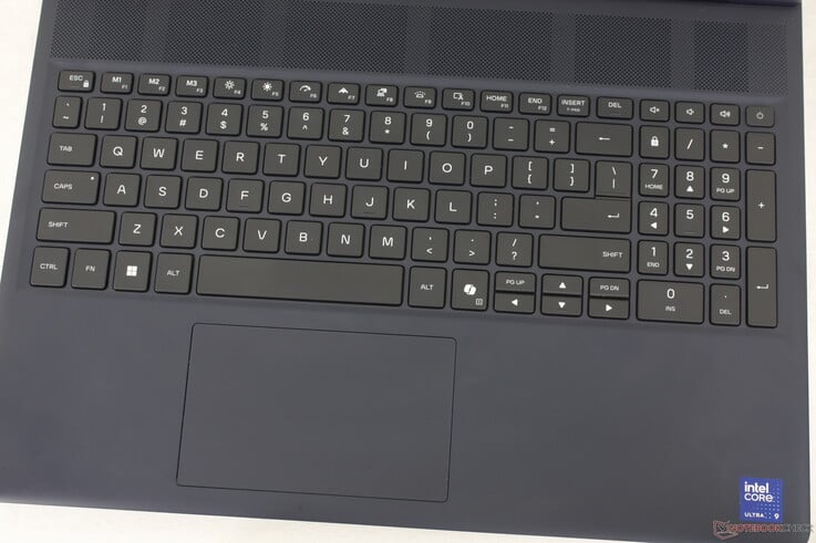 单区 RGB 键盘可节省成本,并将该机型与价格更高的 Area-51 系列区分开来