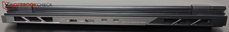 后部电源、HDMI、2x USB-C TB 5