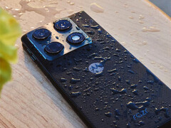 Razr Fold 的两种首发颜色之一。