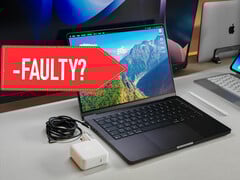 Apple配备充电器的 14 英寸 M5 MacBook Pro。已编辑。(图片来源：Notebookcheck）