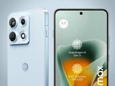 摩托罗拉 Edge 70 Max 凭借其纤薄机身内搭载的 7,100 mAh 电池而脱颖而出。