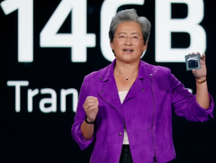 AMD首席执行官Lisa Su展示了MI300 APU（图片来源：AMD）。