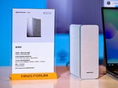 Minisforum All-Flash S5 包含五个固态硬盘插槽。