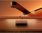 飞利浦 Hue Play Screen Sync 搭配鱼眼镜头(上)和 Play HDMI 同步盒 4K(下)。