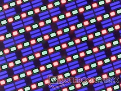 清晰的 RGB 子像素，无颗粒感问题。支持低至 30 Hz 的 Windows VRR