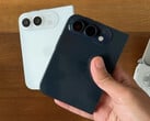这款折叠屏手机最终可能会被命名为“iPhone Duo”。图为传闻中该智能手机的模型。