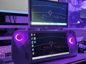 YesItsKira 为华硕 ROG Ally 配备副屏（图片来源：YesItsKira）