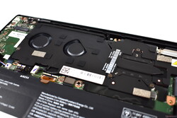 ThinkPad Z13：带有两个小风扇的冷却系统