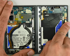 iFixit 的研究结果与 JerryRigEverything 的研究结果在很大程度上重合,但得出的结论却有所不同。