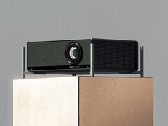 Xgimi 的 Titan 商用投影仪（如图）在 2025 年 IFA 展览会上展出。(图片来源：Xgimi）