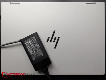 小型 65 瓦 PSU