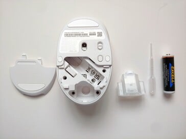 鼠标电池仓内的香薰瓶(图片来源:Notebookcheck)