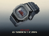 卡西欧 G-Shock GM-5600 "太空时代 "版采用了洛杉矶国际机场主题大楼的红色图案。(图片来源：C2H4）