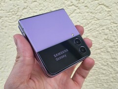 三星Galaxy Z Flip5的盖板显示屏将是一个绝对的单元（图片来自于自己）。