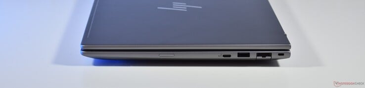 正确：USB-C 3.2 Gen 2x2、USB-A 3.2 Gen 1、RJ45 以太网、肯辛顿锁
