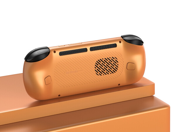 两个版本的 Pocket 6 采用相同的后部设计。(图片来源:Retroid)