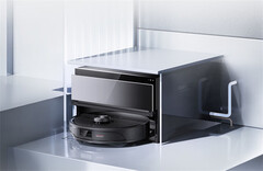 最新款 Roborock P10S Pro 机器人真空吸尘器配有超薄智能底座。(图片来源：Roborock）