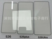 Galaxy S26 系列可能比以前的型号看起来更相似，从左到右依次为Galaxy S26、Galaxy S26 Plus 和Galaxy S26 Ultra 屏幕保护膜。(图片来源：via Ice Universe）