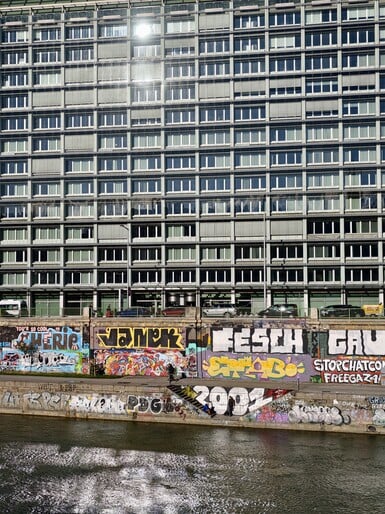 Vivo 50mm 35mm 主摄像头裁剪。